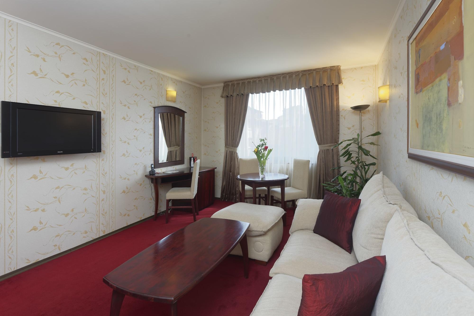 Otel Capitol 4*